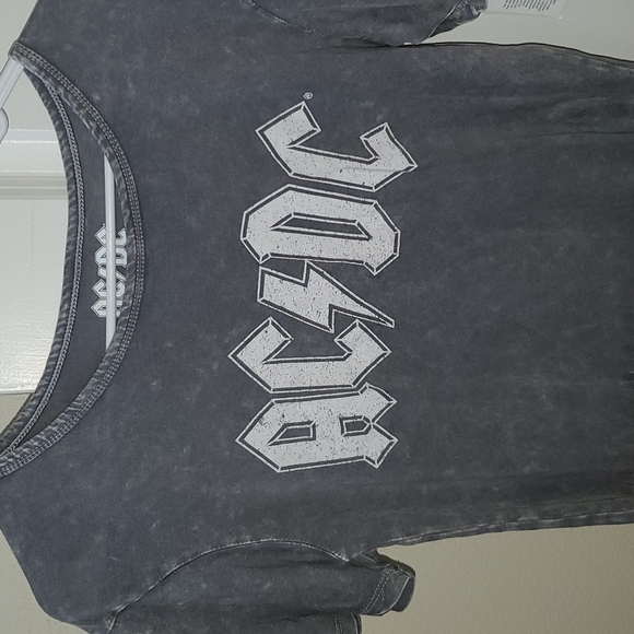 AC⚡DC fringe distressed top - Picture 2 of 5